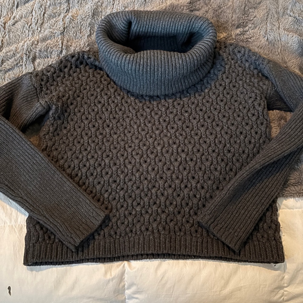 Alice + Olivia Charcoal cow neck Turtleneck Sweater size small heavyweight